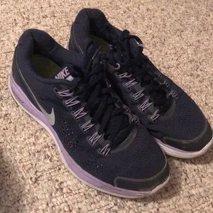 Women’s tennis shoes